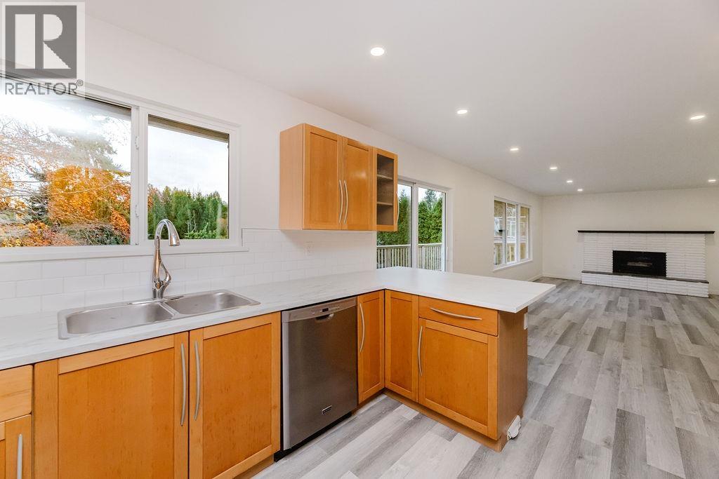 4357 Cameo Road, Sechelt, British Columbia  V7Z 0B1 - Photo 6 - R3068515