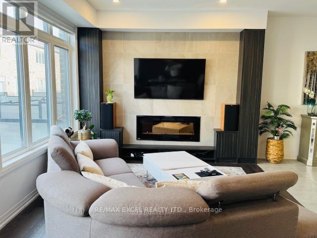 22 Boiton Street, Richmond Hill, Ontario L4S 0J4 - Photo 5 - N12555826