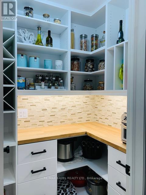 22 Boiton Street, Richmond Hill, Ontario L4S 0J4 - Photo 7 - N12555826