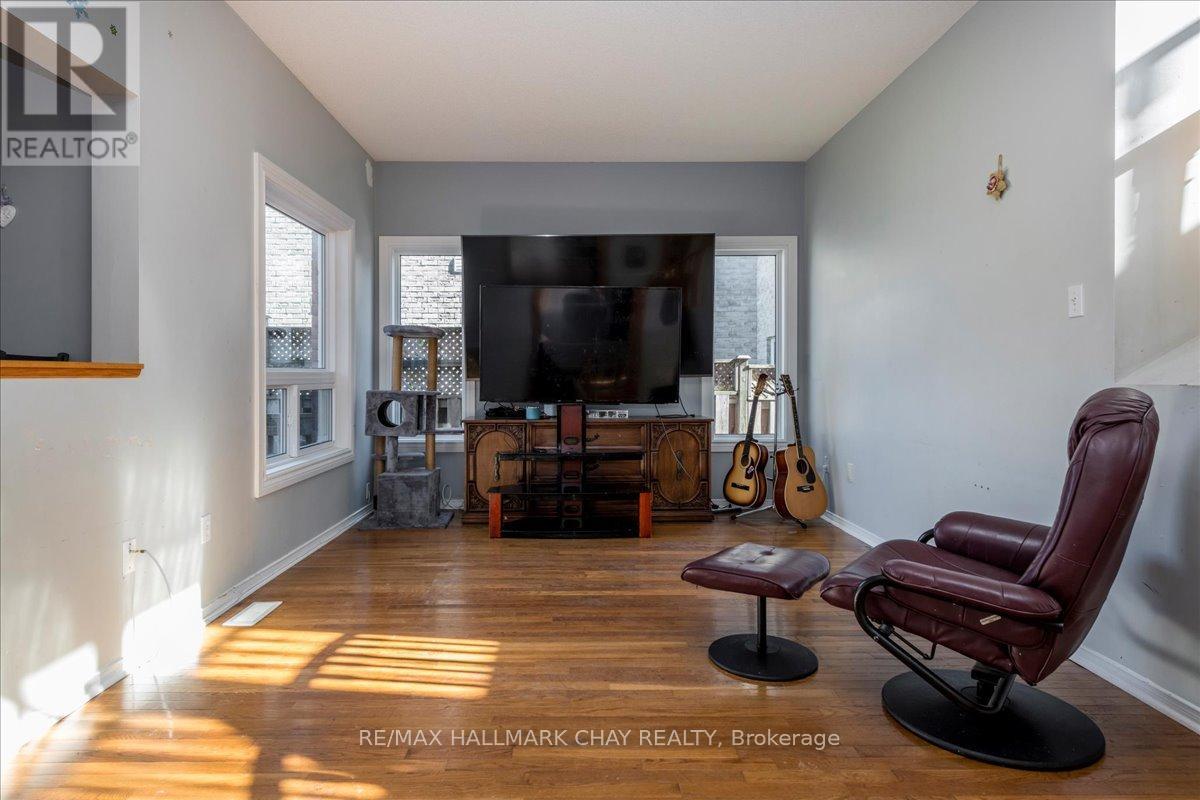 1967 Wilson Street, Innisfil, Ontario  L9S 2A1 - Photo 6 - N12556460