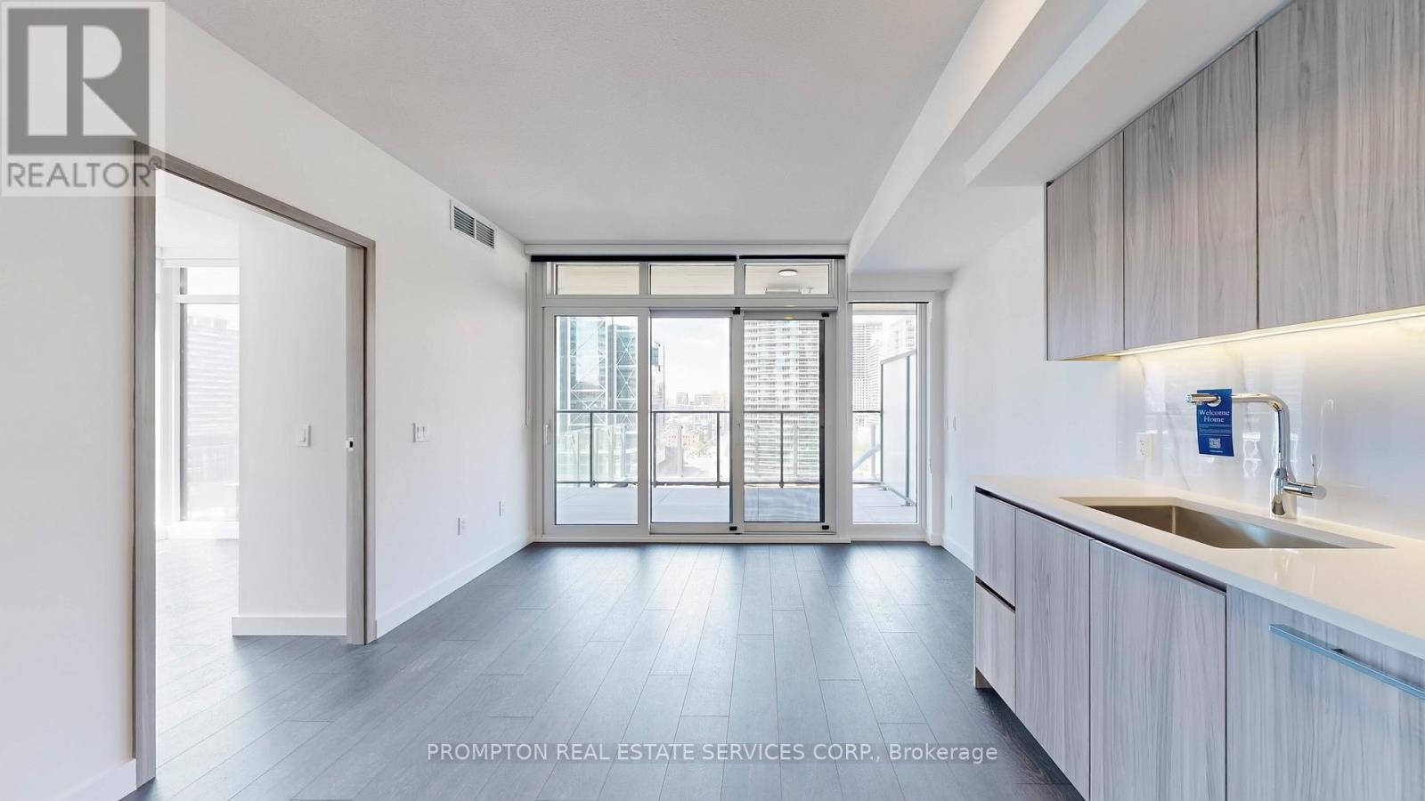 5803 - 3 Concord Cityplace Way, Toronto, Ontario  M5V 0X4 - Photo 13 - C12556994