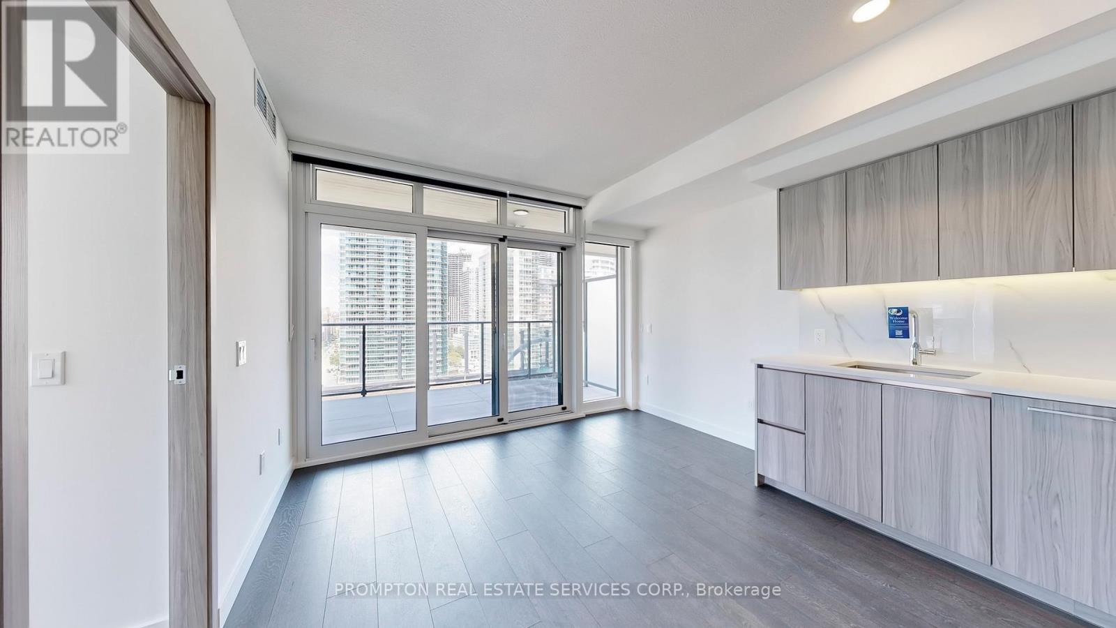 5803 - 3 Concord Cityplace Way, Toronto, Ontario  M5V 0X4 - Photo 14 - C12556994