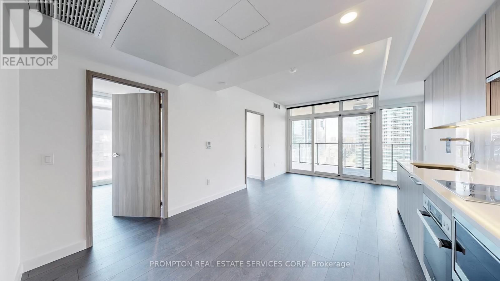 5803 - 3 Concord Cityplace Way, Toronto, Ontario  M5V 0X4 - Photo 19 - C12556994