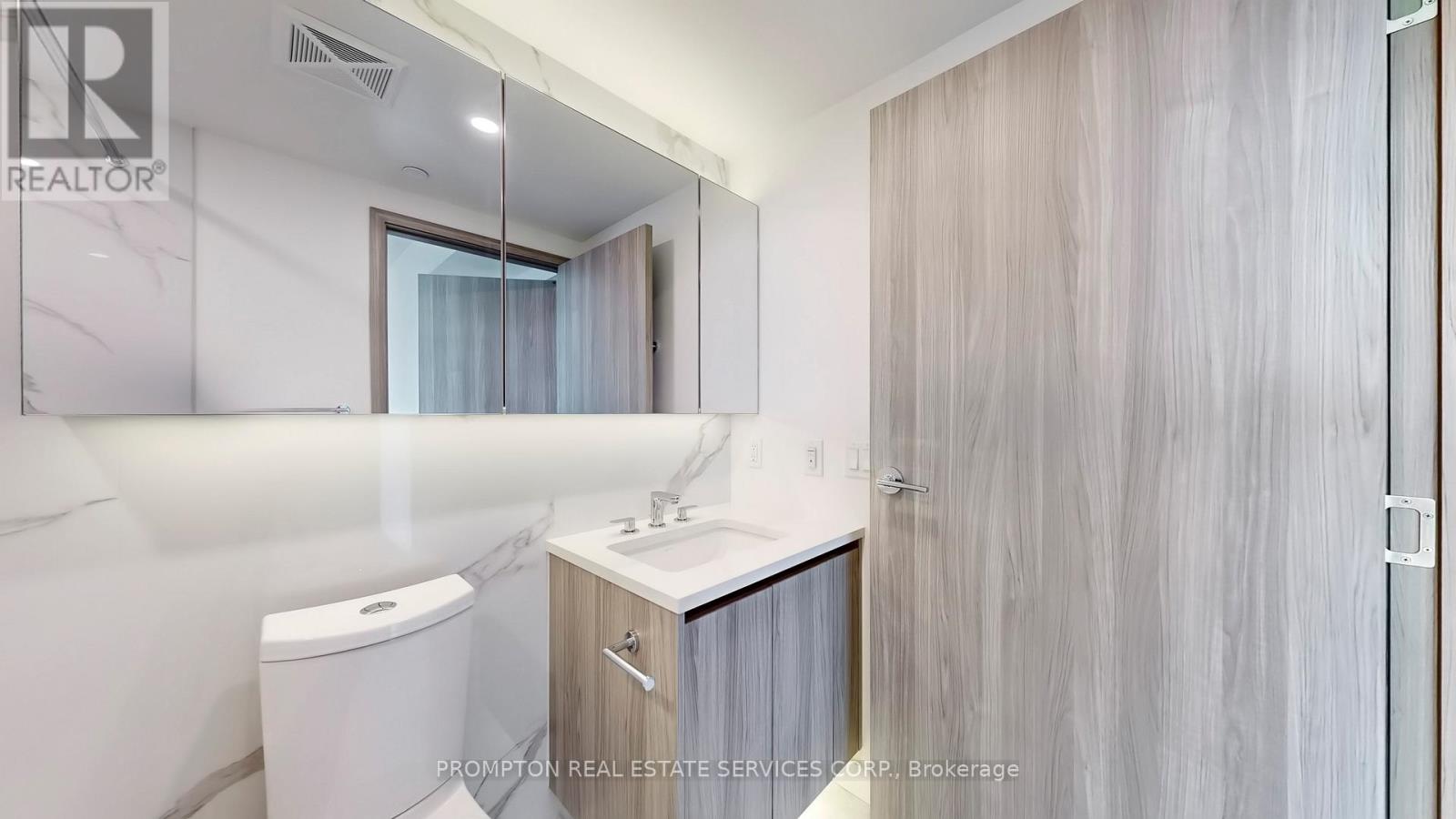 5803 - 3 Concord Cityplace Way, Toronto, Ontario  M5V 0X4 - Photo 25 - C12556994