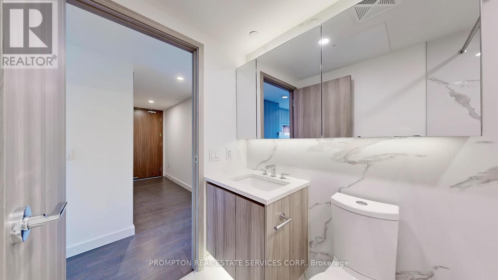 5803 - 3 Concord Cityplace Way, Toronto, Ontario  M5V 0X4 - Photo 28 - C12556994