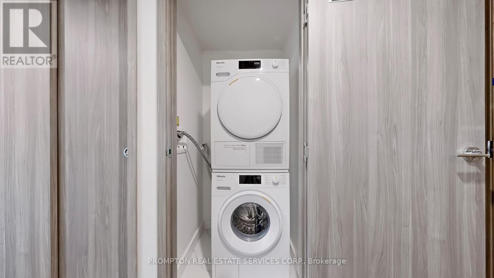 5803 - 3 Concord Cityplace Way, Toronto, Ontario  M5V 0X4 - Photo 29 - C12556994