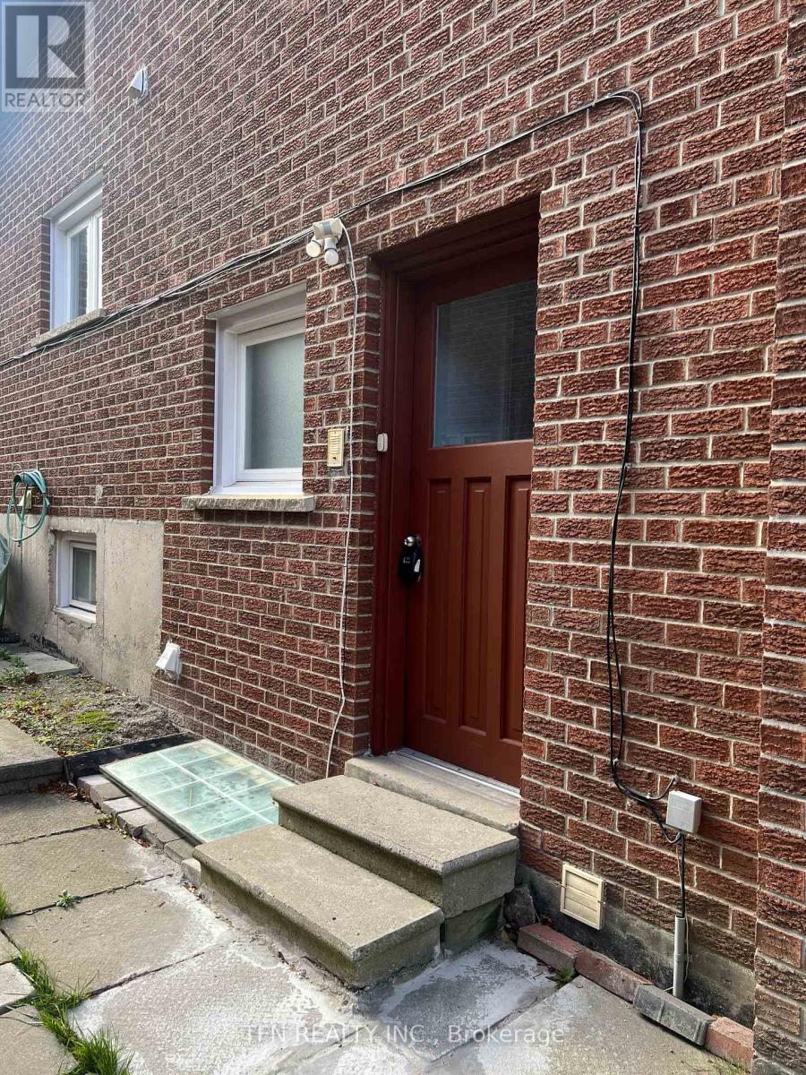 23 Beardmore Crescent, Toronto, Ontario  M2K 2P3 - Photo 2 - C12556608