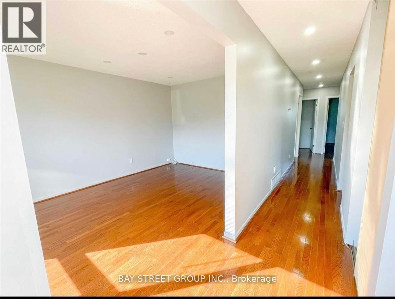 882 Southdown Drive, Oshawa, Ontario  L1H 7Z6 - Photo 10 - E12556992