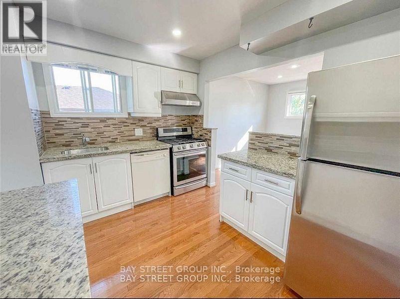 882 Southdown Drive, Oshawa, Ontario  L1H 7Z6 - Photo 11 - E12556992