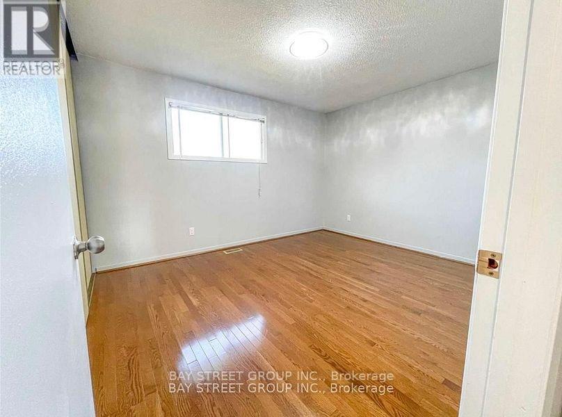 882 Southdown Drive, Oshawa, Ontario  L1H 7Z6 - Photo 14 - E12556992