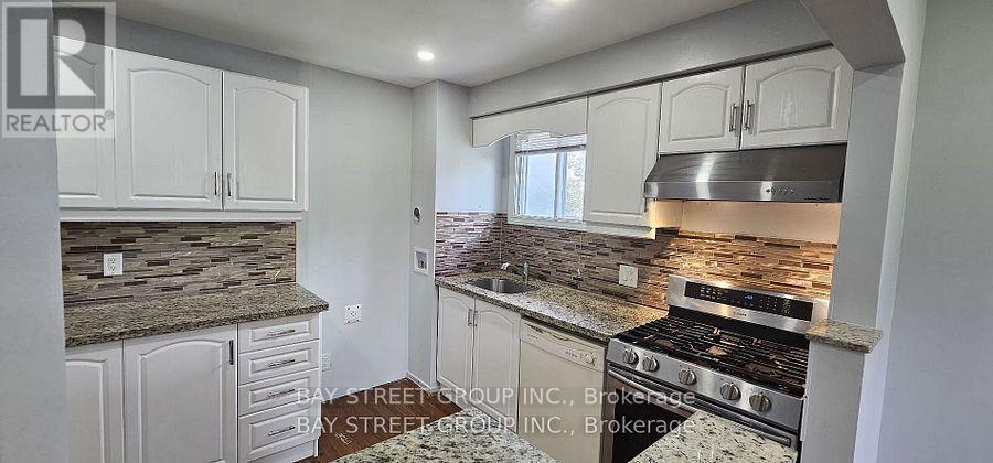 882 Southdown Drive, Oshawa, Ontario  L1H 7Z6 - Photo 3 - E12556992