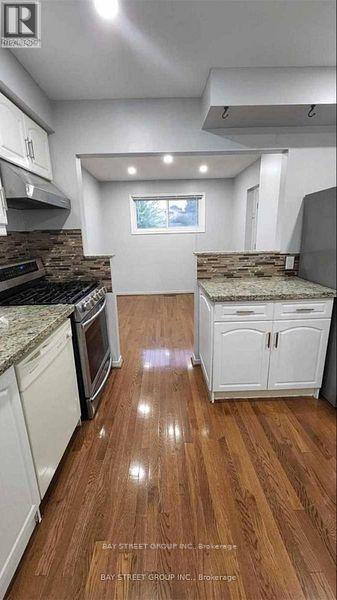 882 Southdown Drive, Oshawa, Ontario  L1H 7Z6 - Photo 4 - E12556992