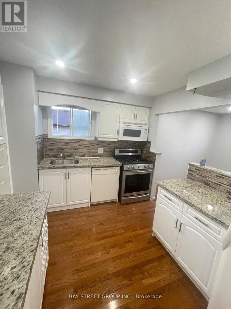 882 Southdown Drive, Oshawa, Ontario  L1H 7Z6 - Photo 5 - E12556992