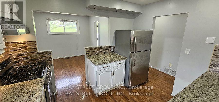 882 Southdown Drive, Oshawa, Ontario  L1H 7Z6 - Photo 6 - E12556992