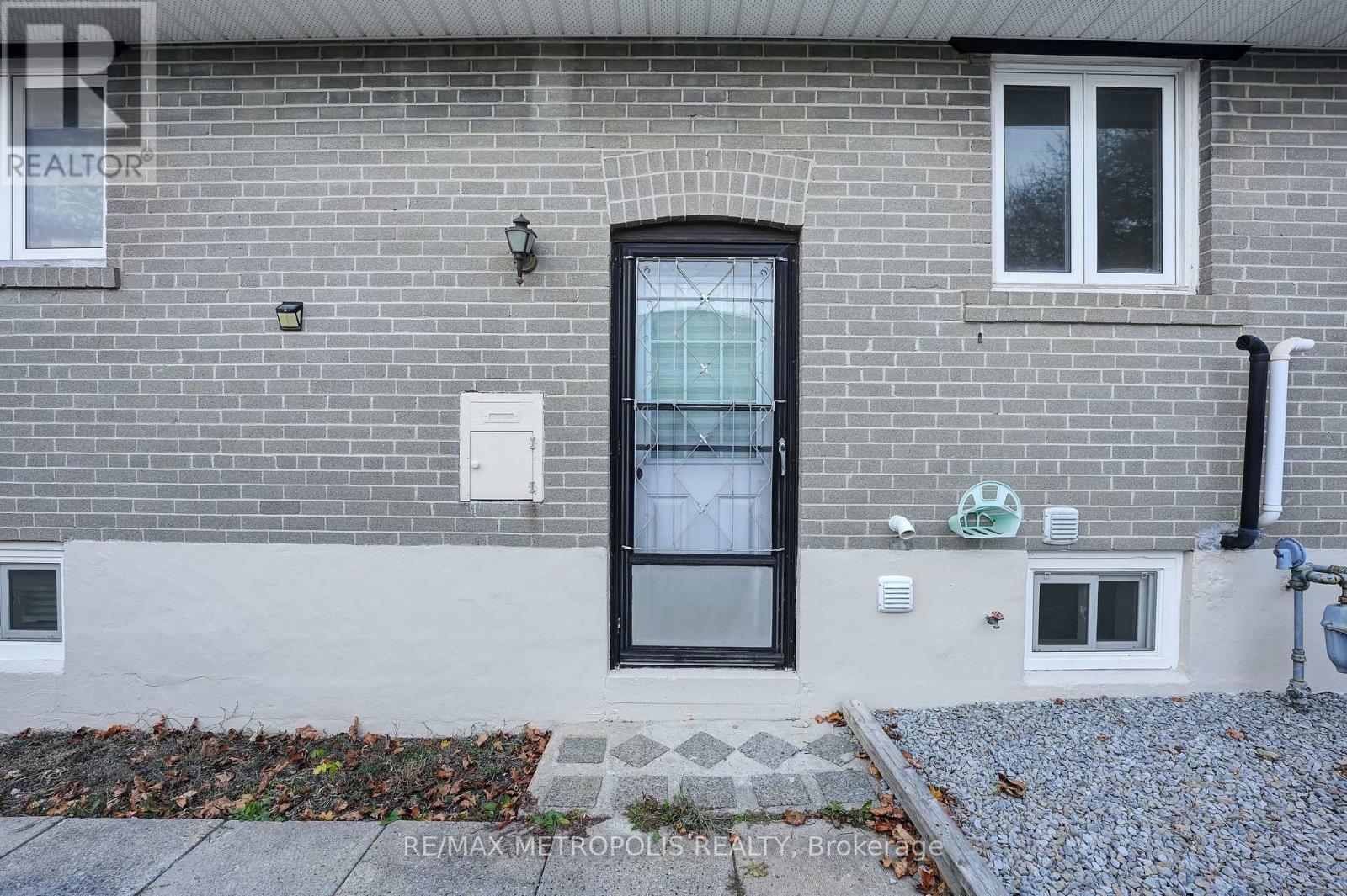 Basement - 268 Penn Avenue, Newmarket, Ontario  L3Y 2S6 - Photo 2 - N12556990