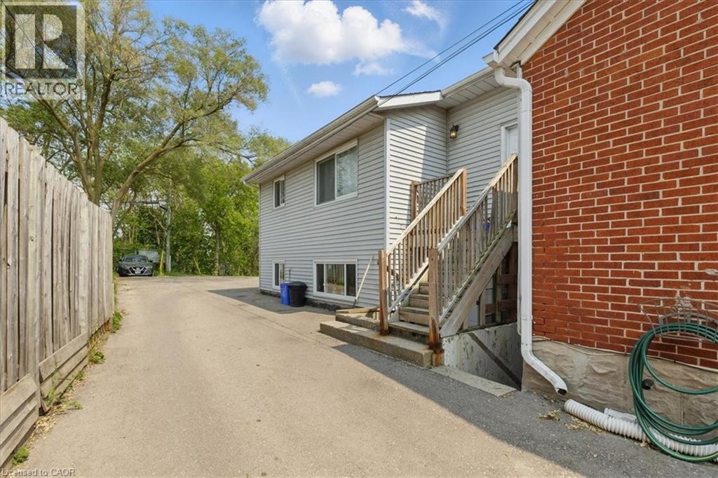 839 Stirling Avenue S, Kitchener, Ontario  N2L 2M6 - Photo 3 - 40738443