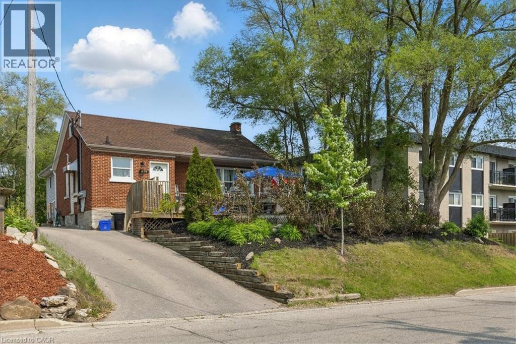 839 Stirling Avenue S, Kitchener, Ontario  N2L 2M6 - Photo 2 - 40738443