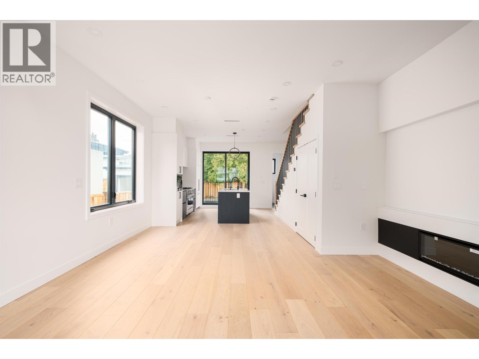 8088 Laurel Street, Vancouver, British Columbia  V6P 3V1 - Photo 3 - R3067960