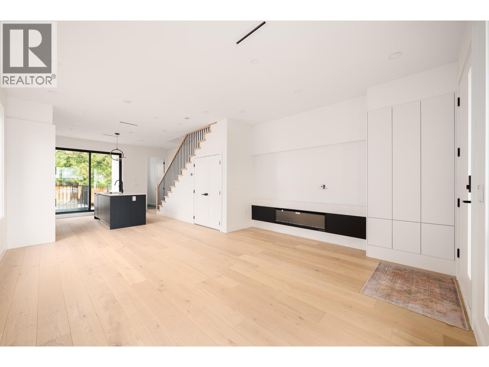 8088 Laurel Street, Vancouver, British Columbia  V6P 3V1 - Photo 2 - R3067960