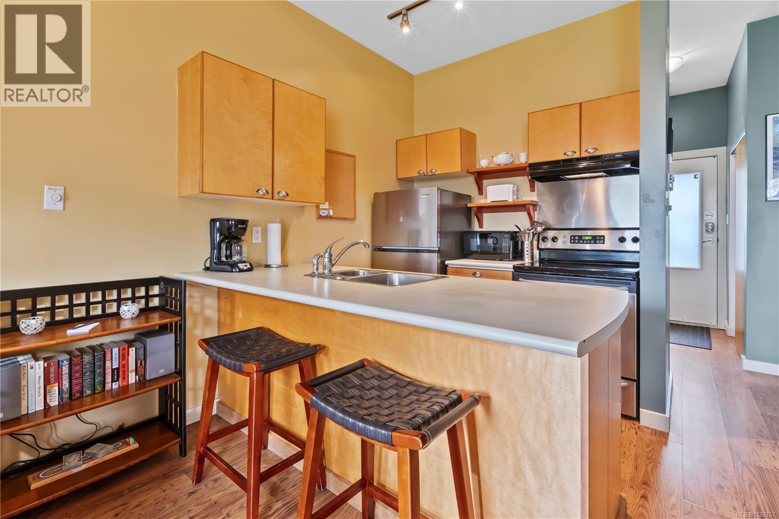 103 230 Main St, Tofino, British Columbia V0R 2Z0 - Photo 5 - 1020767