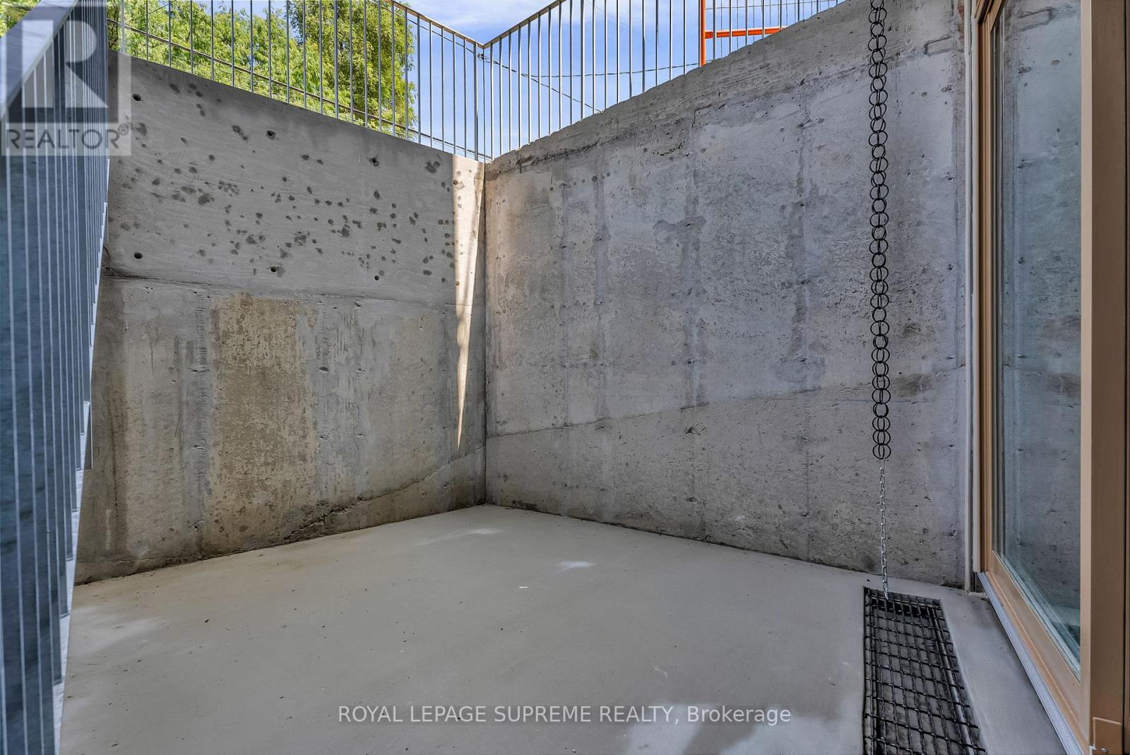 1 - 101 Bernice Crescent, Toronto, Ontario  M6N 1W7 - Photo 5 - W12557012