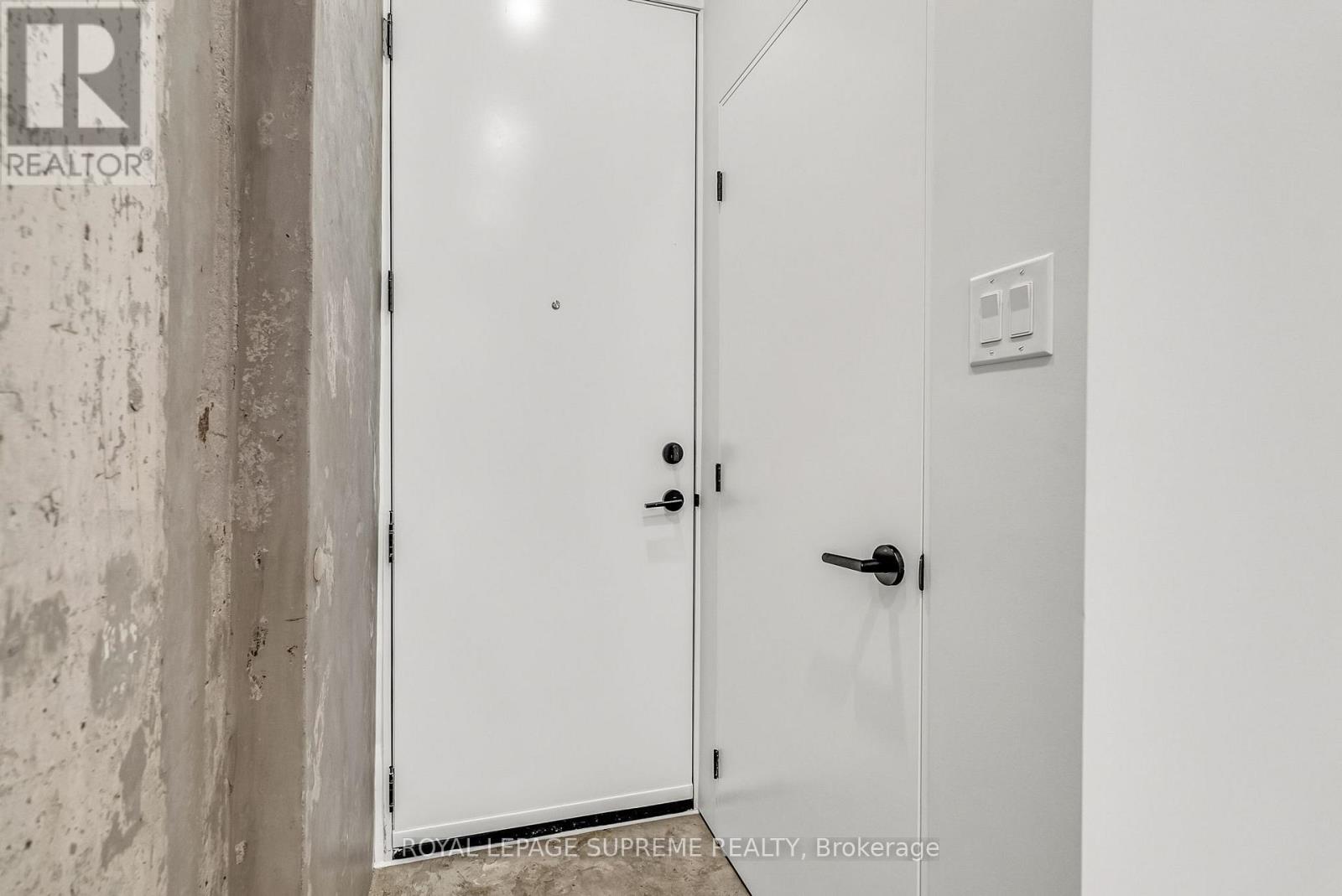 1 - 101 Bernice Crescent, Toronto, Ontario  M6N 1W7 - Photo 6 - W12557012