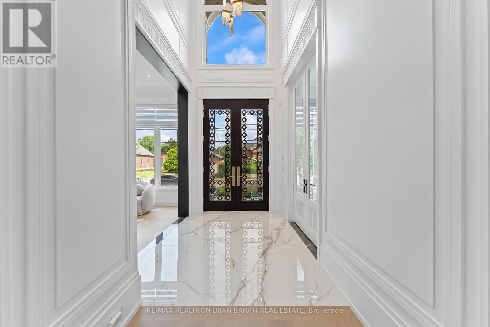 95 May Avenue, Richmond Hill, Ontario  L4C 3S7 - Photo 2 - N12233077