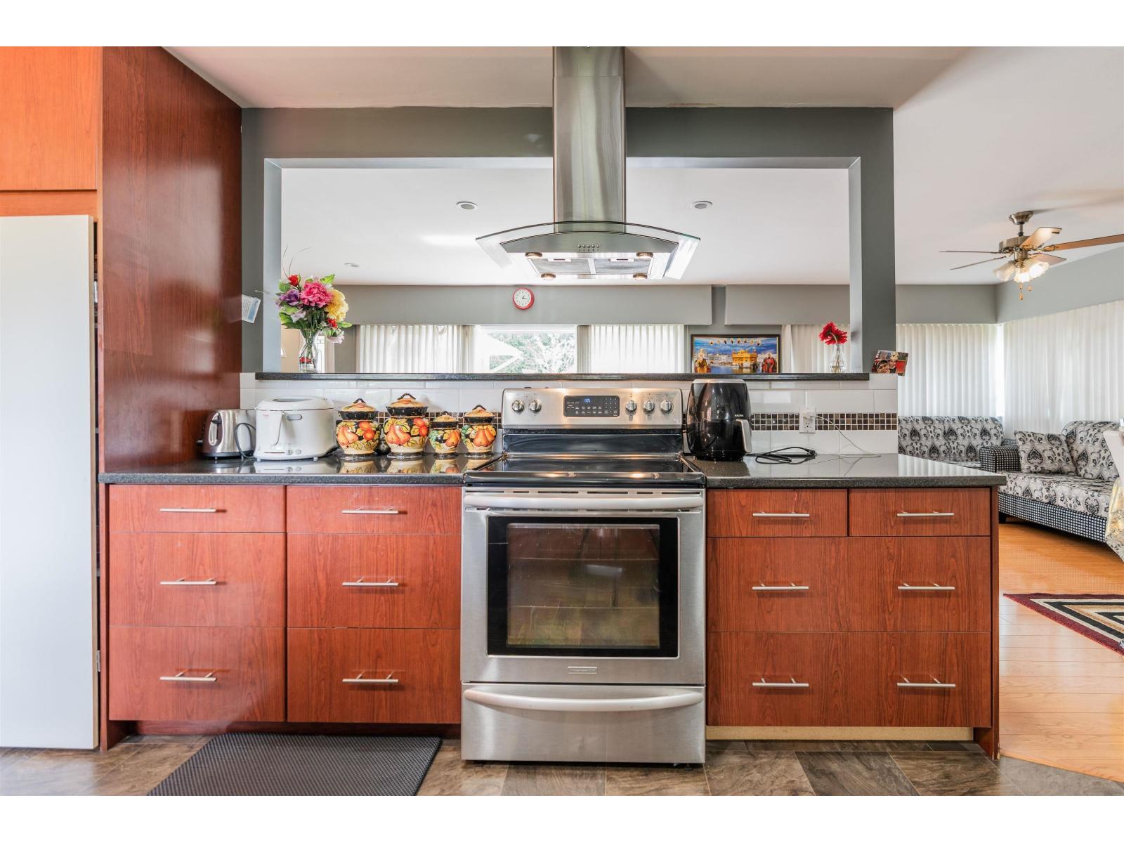 15035 Bluebird Crescent, Surrey, British Columbia  V3R 4T8 - Photo 3 - R3066093