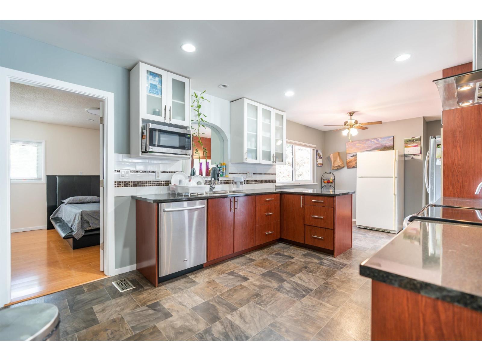 15035 Bluebird Crescent, Surrey, British Columbia  V3R 4T8 - Photo 2 - R3066093