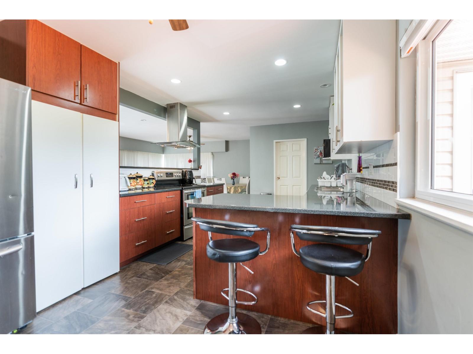 15035 Bluebird Crescent, Surrey, British Columbia  V3R 4T8 - Photo 4 - R3066093