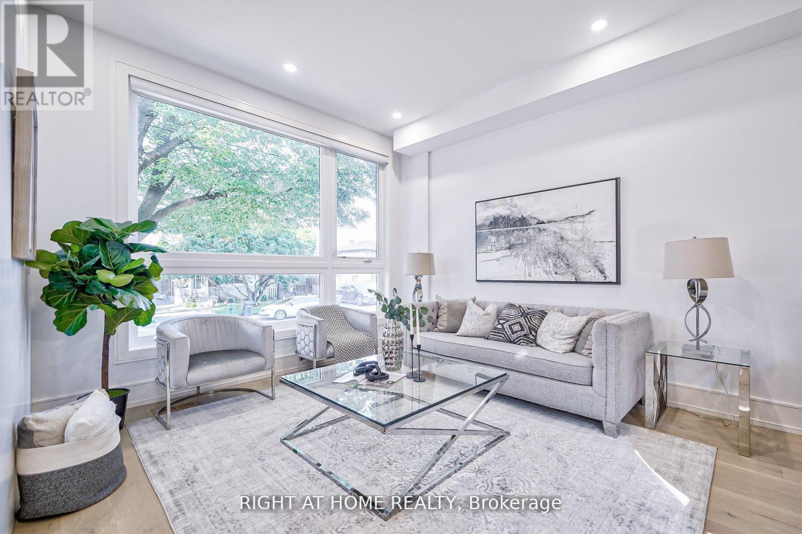 333 Woodmount Avenue, Toronto, Ontario  M4C 4A4 - Photo 4 - E12557060