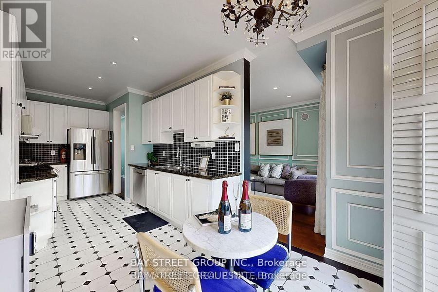 37 Whisperwood Road, Vaughan, Ontario  L4J 9G6 - Photo 4 - N12557026