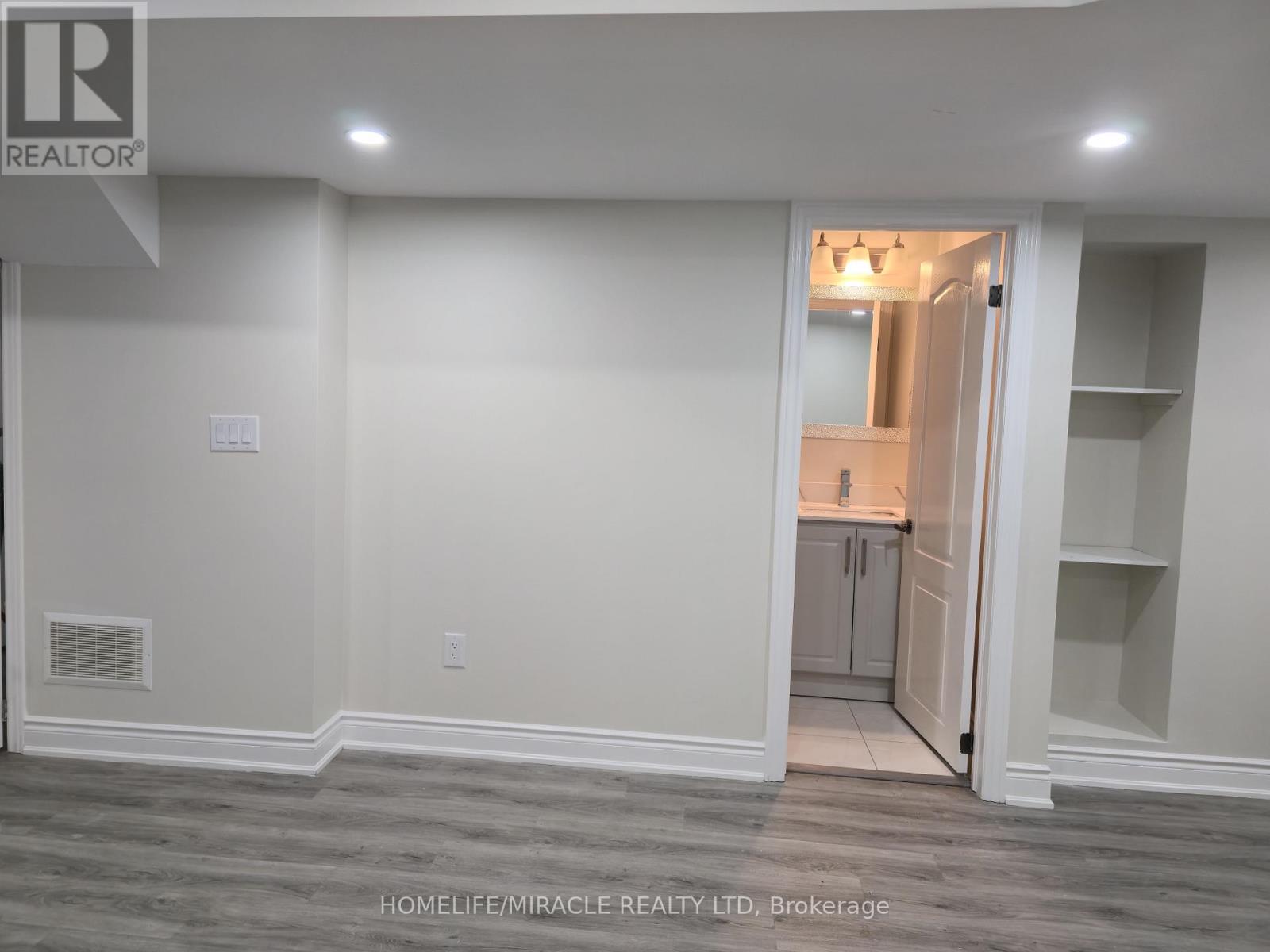 Basement Apartment - 23 Elverton Crescent, Brampton, Ontario  L7A 4Z4 - Photo 4 - W12557040