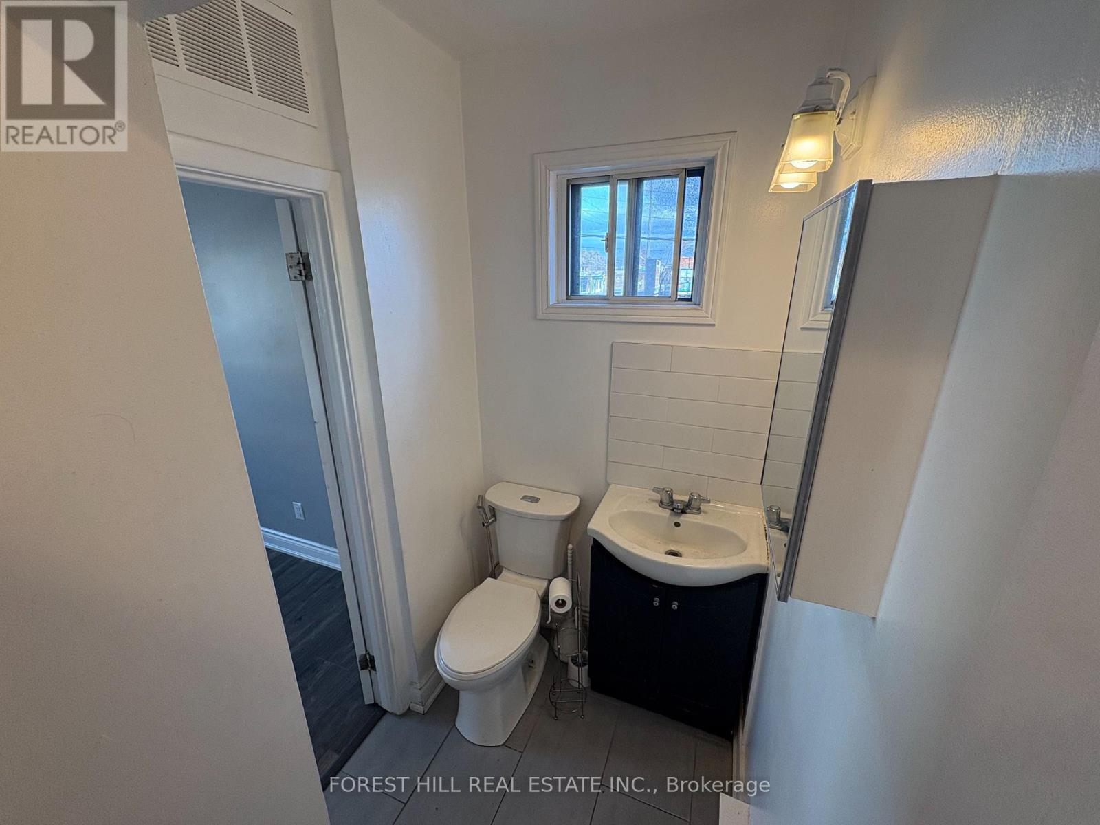 A - 739 The Queensway, Toronto, Ontario  M8Z 1M8 - Photo 10 - W12557068