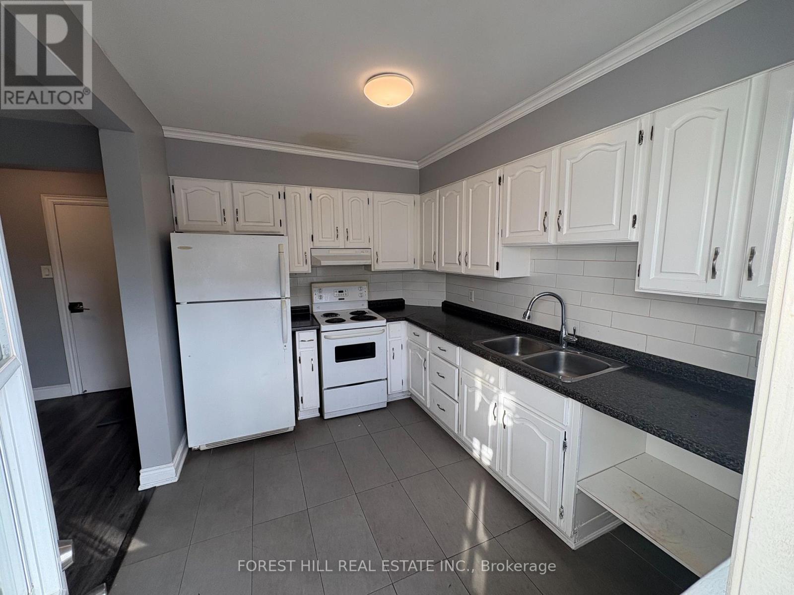 A - 739 The Queensway, Toronto, Ontario  M8Z 1M8 - Photo 3 - W12557068