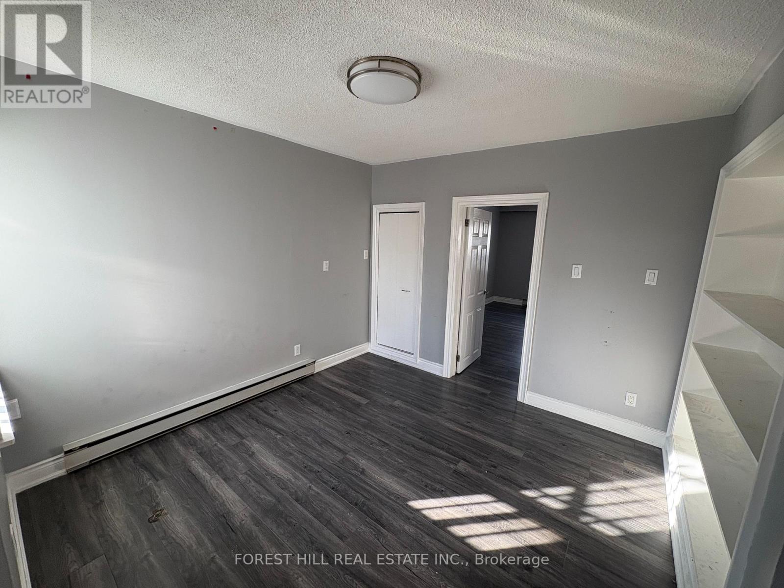 A - 739 The Queensway, Toronto, Ontario  M8Z 1M8 - Photo 4 - W12557068