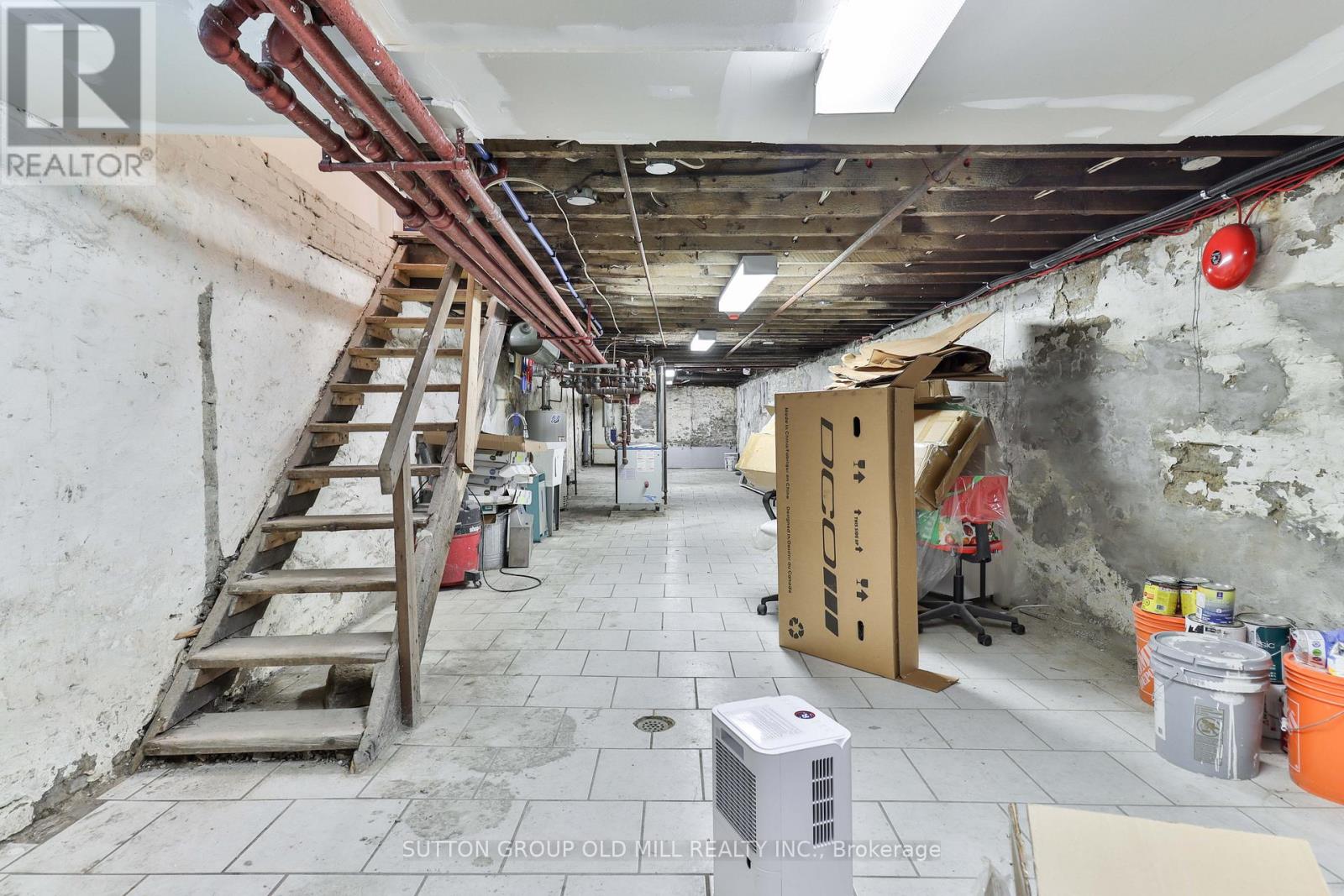 Main Floor - 3293 Dundas Street W, Toronto, Ontario  M6P 2A5 - Photo 27 - W12557092