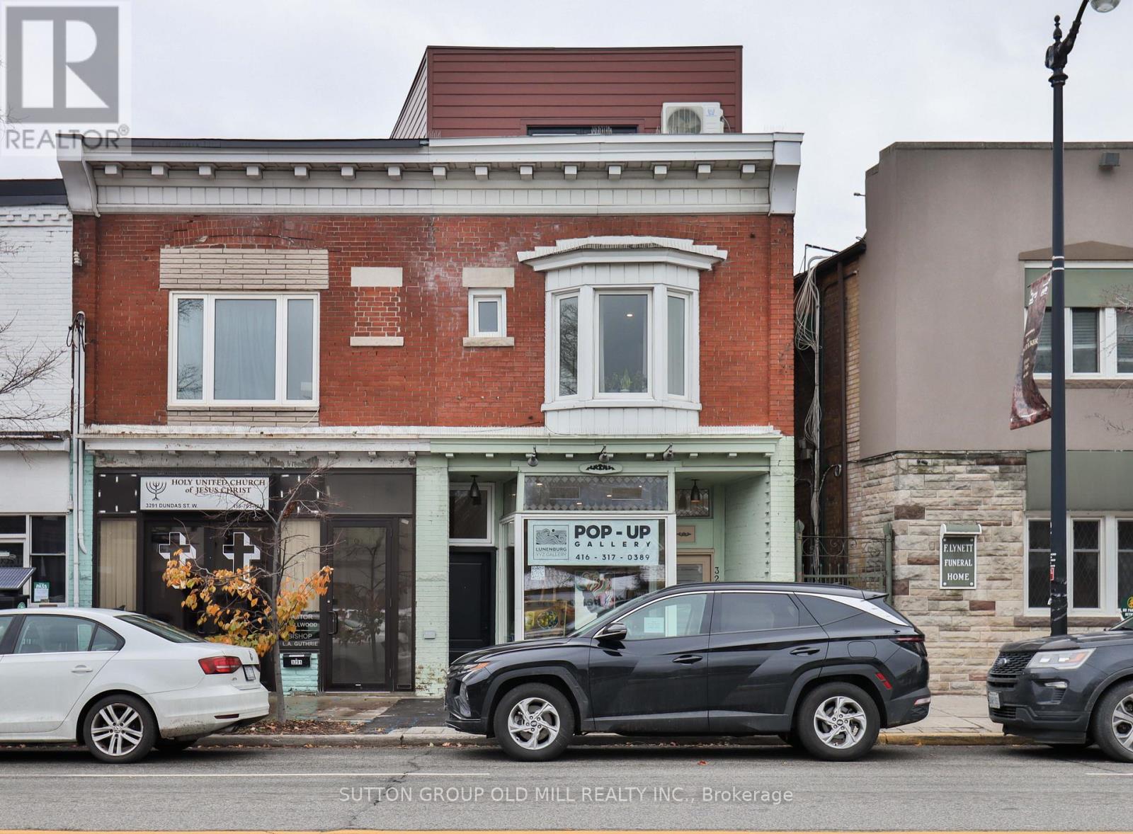 Main Floor - 3293 Dundas Street W, Toronto, Ontario  M6P 2A5 - Photo 5 - W12557092