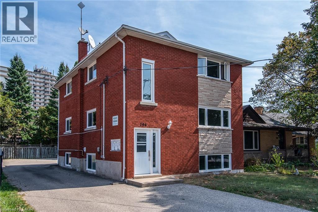 296 Ahrens Street W, Kitchener, Ontario N2H 4E4 - Photo 3 - 40772674