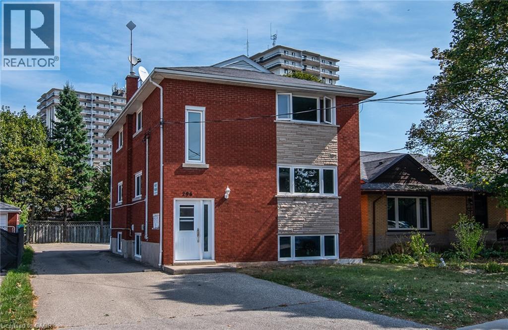 296 Ahrens Street W, Kitchener, Ontario N2H 4E4 - Photo 2 - 40772674