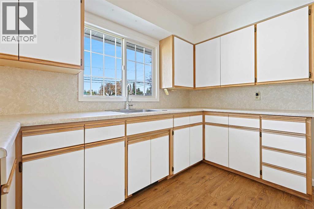 10 Glamorgan Drive Sw, Calgary, Alberta  T3E 4Z2 - Photo 4 - A2265073