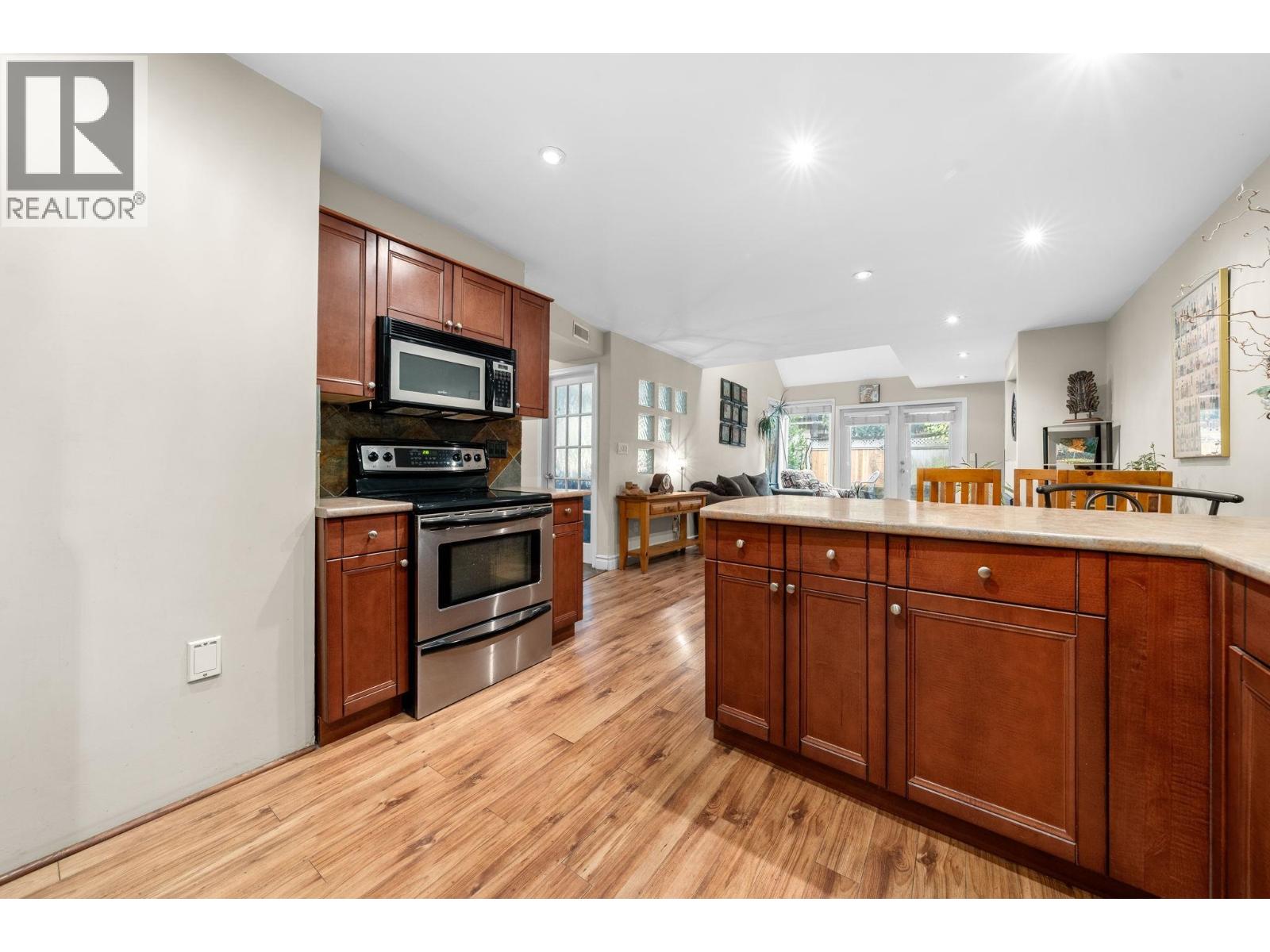 6 230 W 15th Street, North Vancouver, British Columbia  V7M 1S2 - Photo 12 - R3068373