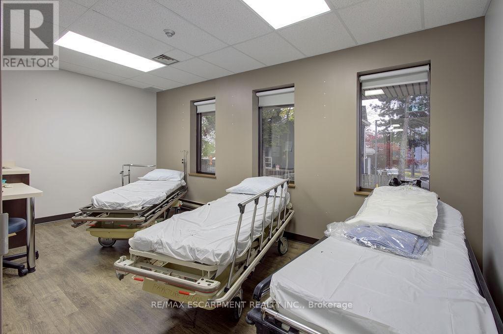 201 - 340 York Boulevard, Hamilton, Ontario  L8R 3L2 - Photo 10 - X12557038