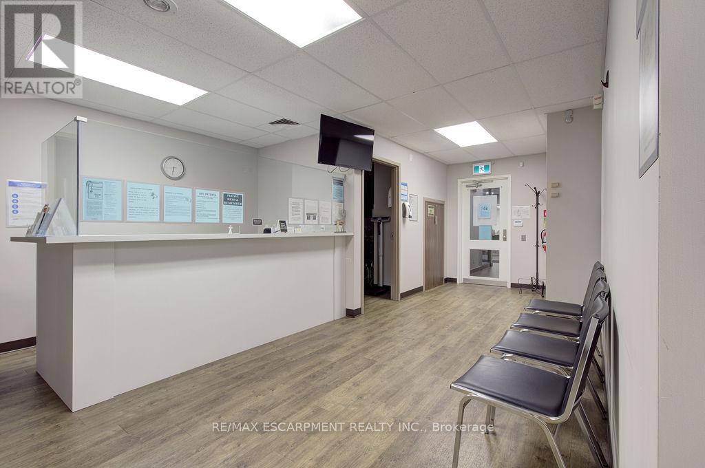 201 - 340 York Boulevard, Hamilton, Ontario  L8R 3L2 - Photo 13 - X12557038