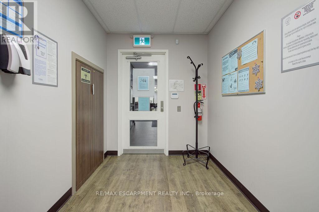 201 - 340 York Boulevard, Hamilton, Ontario  L8R 3L2 - Photo 14 - X12557038