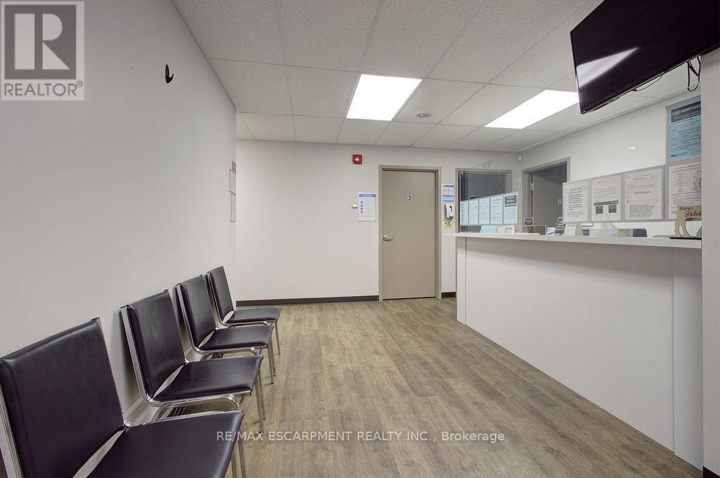 201 - 340 York Boulevard, Hamilton, Ontario  L8R 3L2 - Photo 15 - X12557038