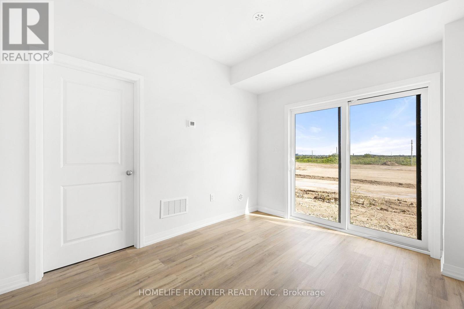 85 - 155 Equestrian Way, Cambridge, Ontario  N3E 0E8 - Photo 12 - X12557064