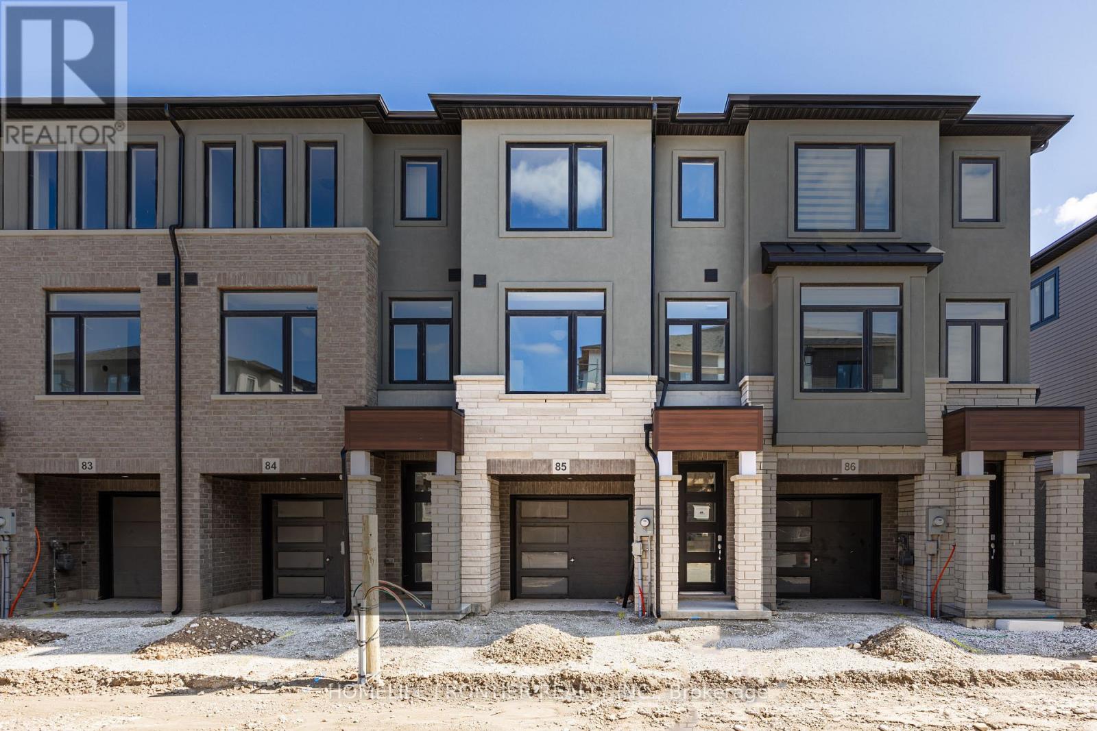 85 - 155 Equestrian Way, Cambridge, Ontario  N3E 0E8 - Photo 2 - X12557064