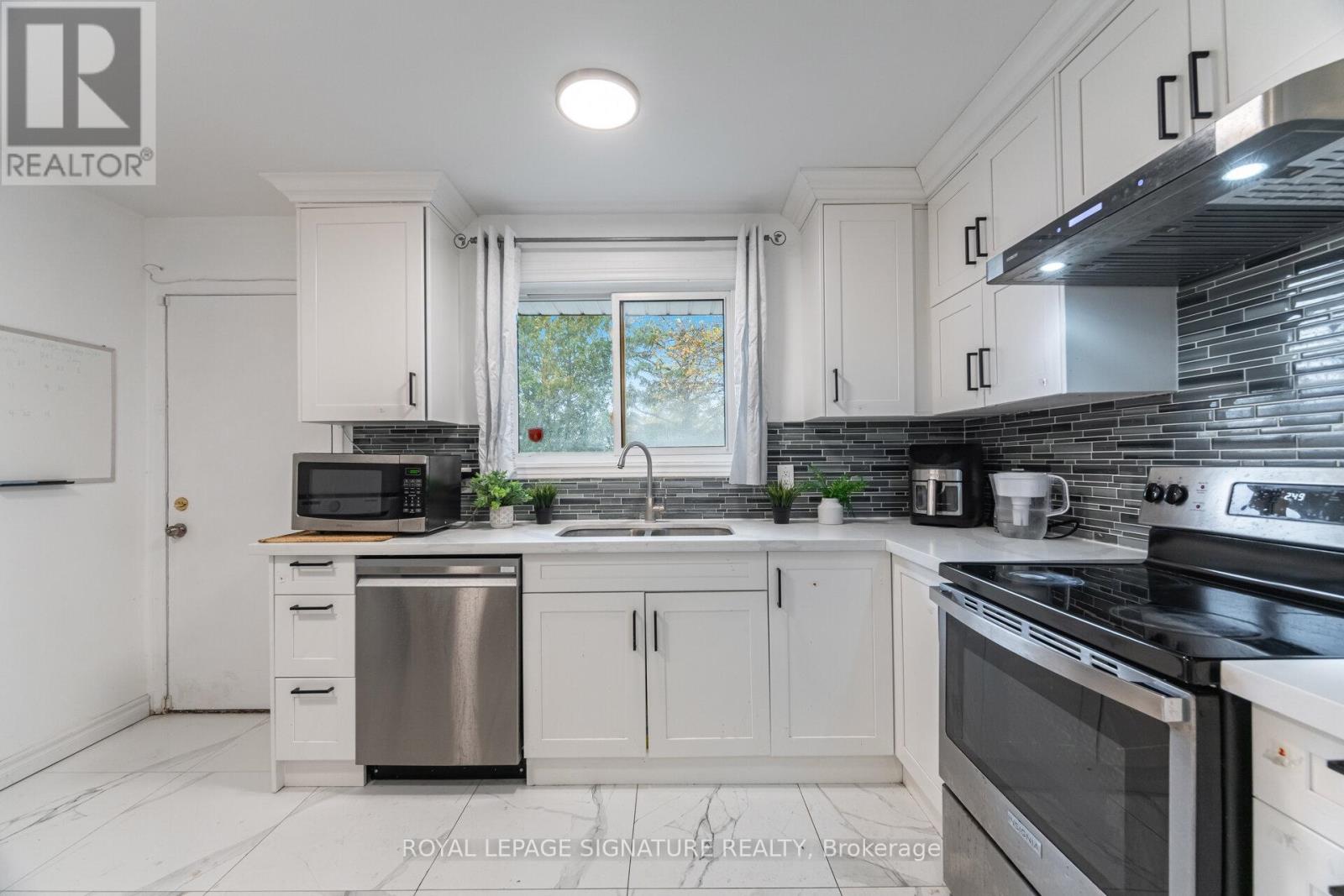 406 Tamarack Drive, Waterloo, Ontario  N2L 4G6 - Photo 13 - X12557078