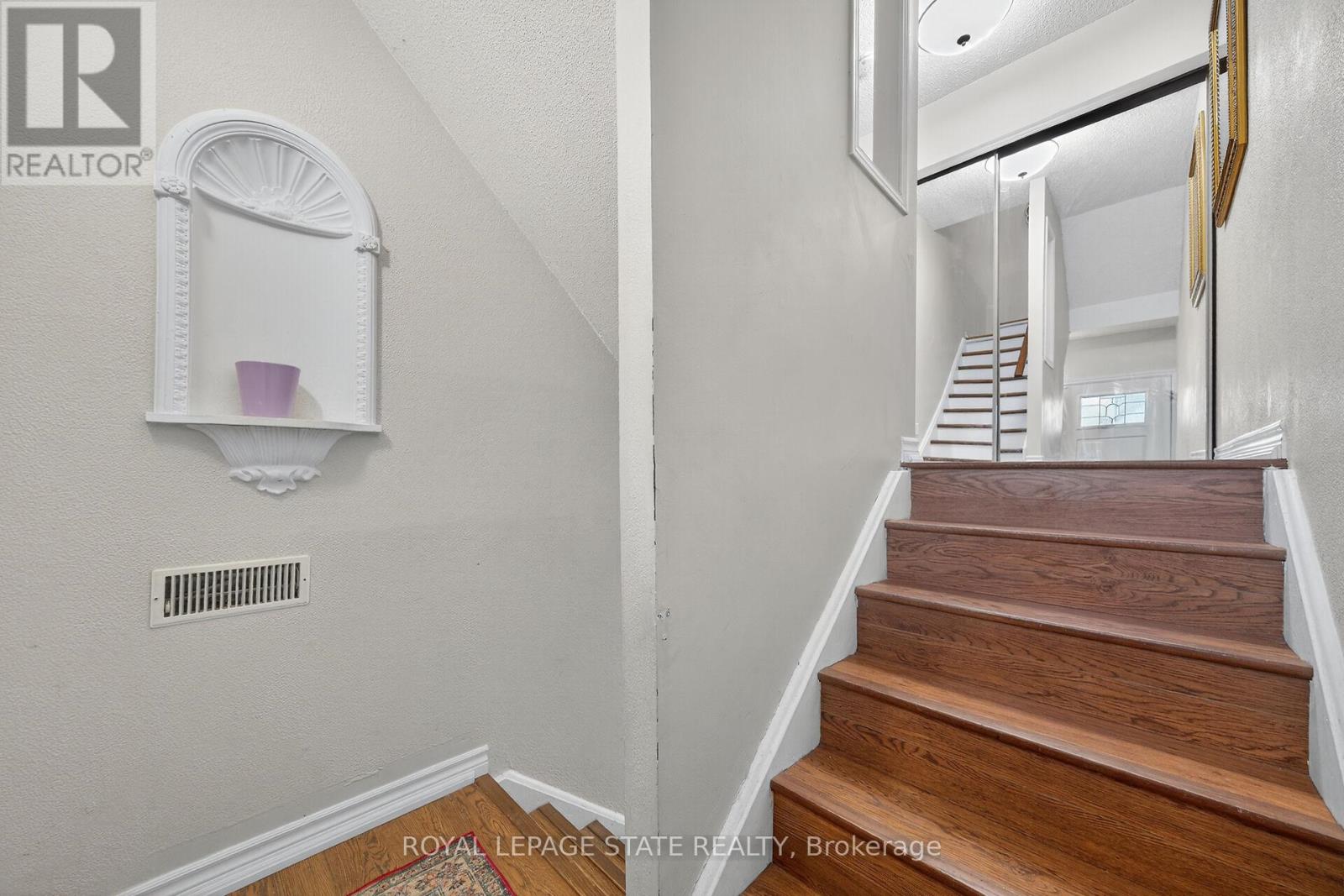 83 Fonthill Road, Hamilton, Ontario  L9C 6T1 - Photo 5 - X12557096